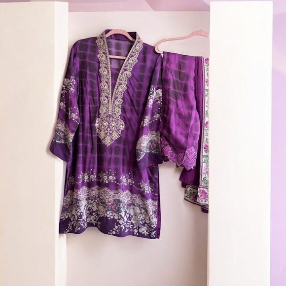 Pakistani Designer Silk Dress 3Pc - Picture 4 of 10